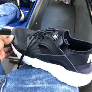 Brand New Nike Huraches Size 10